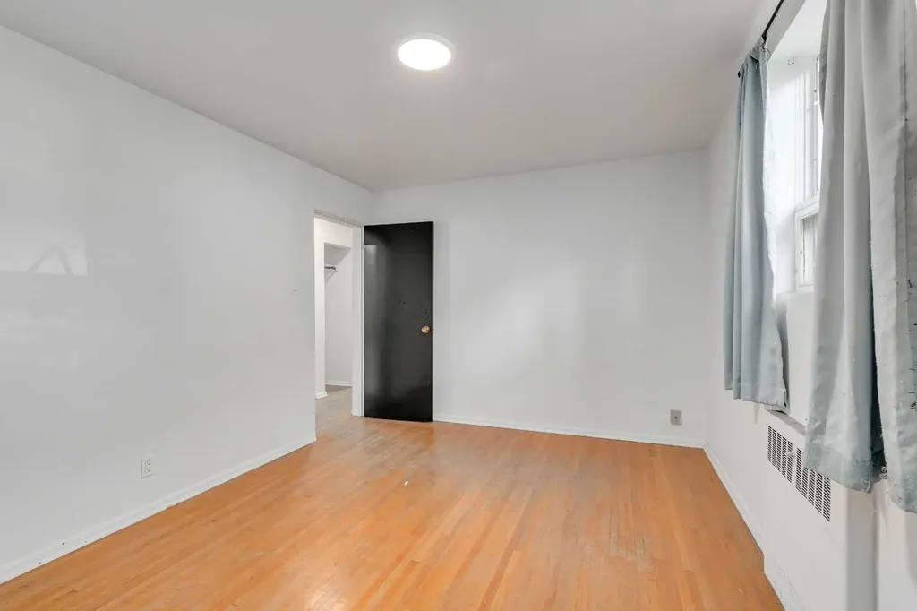 1216 15 Avenue SW Calgary AB T3C 0X5