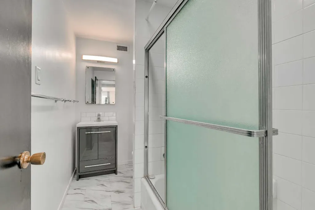 1216 15 Avenue SW Calgary AB T3C 0X5