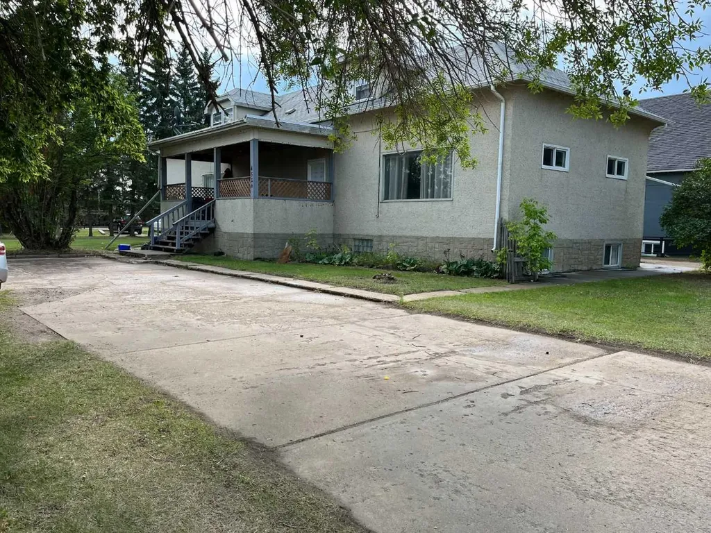 4526 52 Street Vermilion AB T9X 1Y1