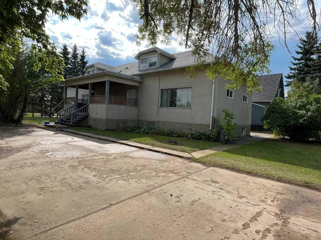 4526 52 Street Vermilion AB T9X 1Y1