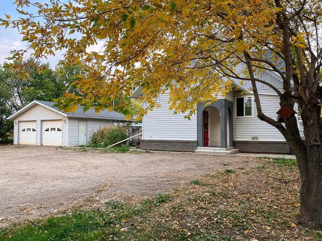 131 2nd Street NW Falher AB T0H 1M0