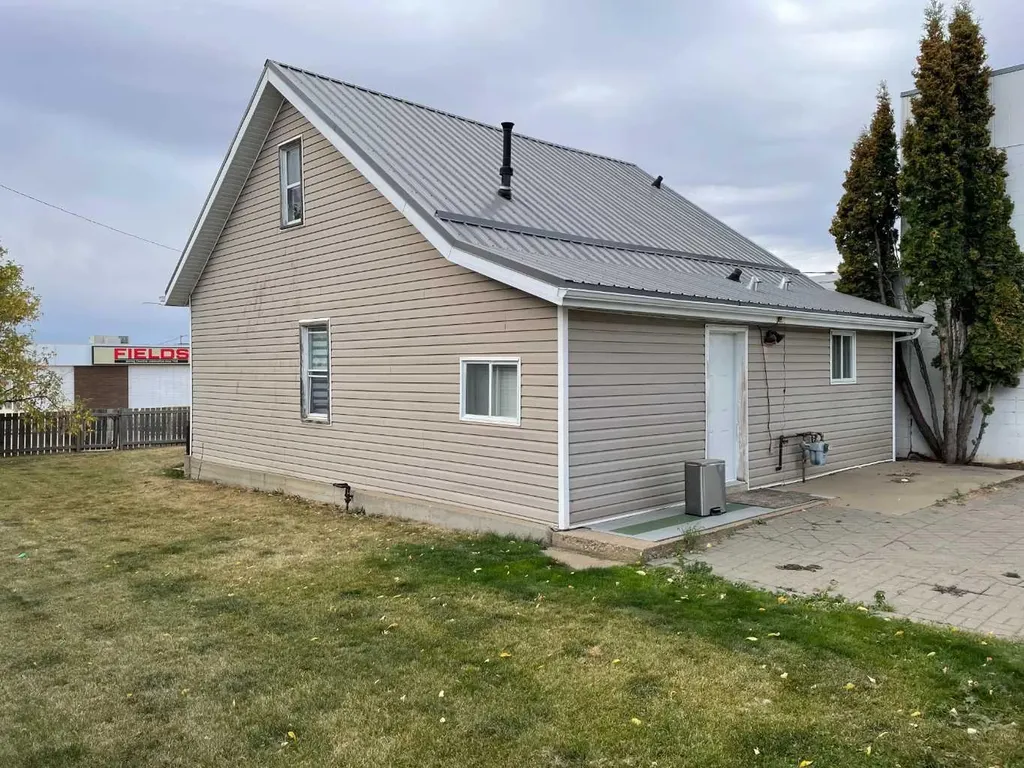 10908 102 Avenue Fairview AB T0H 1L0