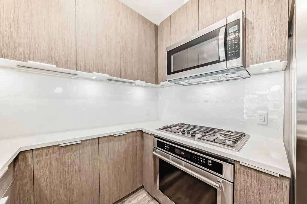 823 5 Avenue NW Calgary AB T2N 0R5