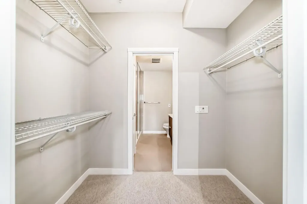823 5 Avenue NW Calgary AB T2N 0R5