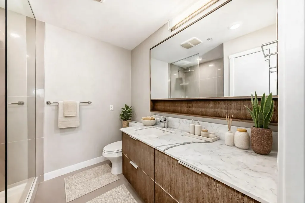 823 5 Avenue NW Calgary AB T2N 0R5