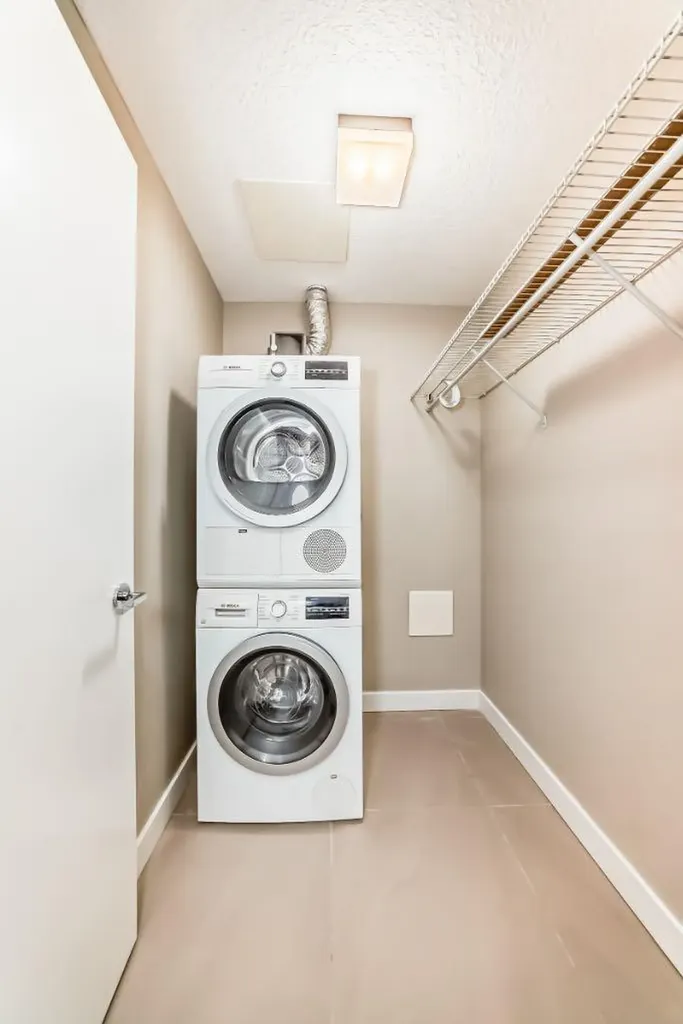 823 5 Avenue NW Calgary AB T2N 0R5