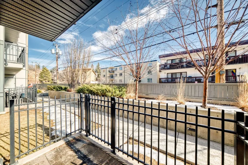 823 5 Avenue NW Calgary AB T2N 0R5