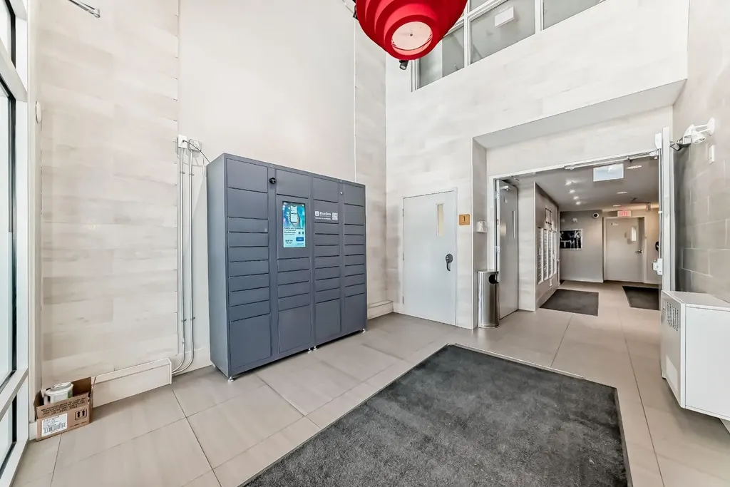 823 5 Avenue NW Calgary AB T2N 0R5