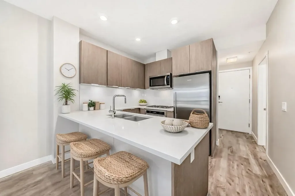 823 5 Avenue NW Calgary AB T2N 0R5