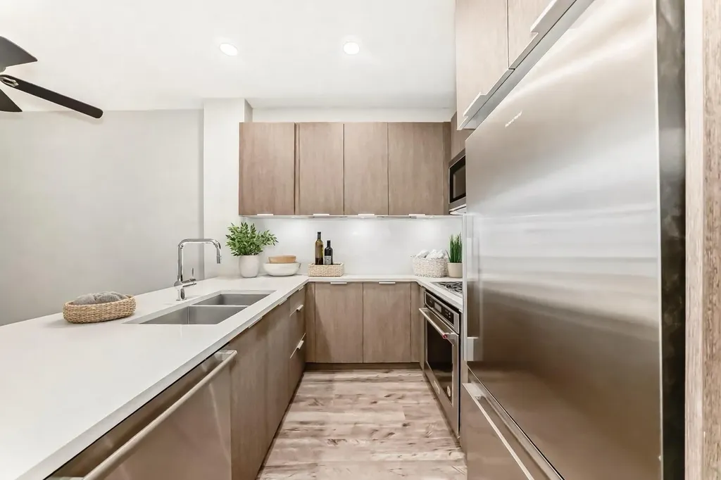 823 5 Avenue NW Calgary AB T2N 0R5