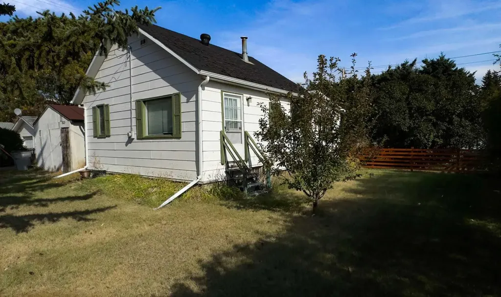 1025 14 Street Wainwright AB T9W1K6