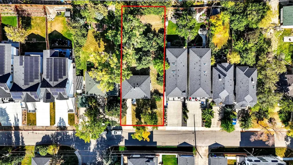 3652 8 Avenue NW Calgary AB T2N1E1