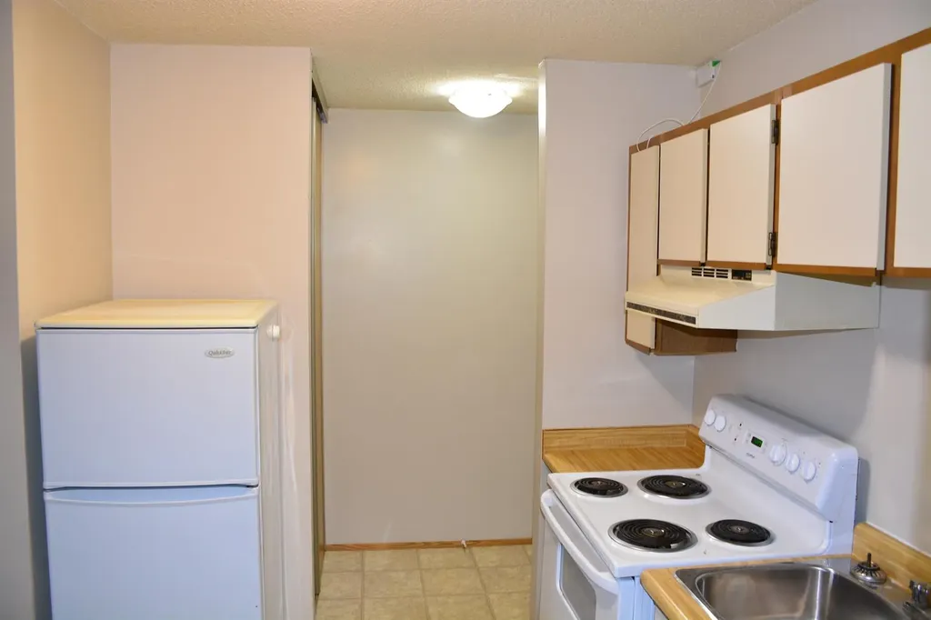 10118 100 Avenue Peace River AB T8S1R3