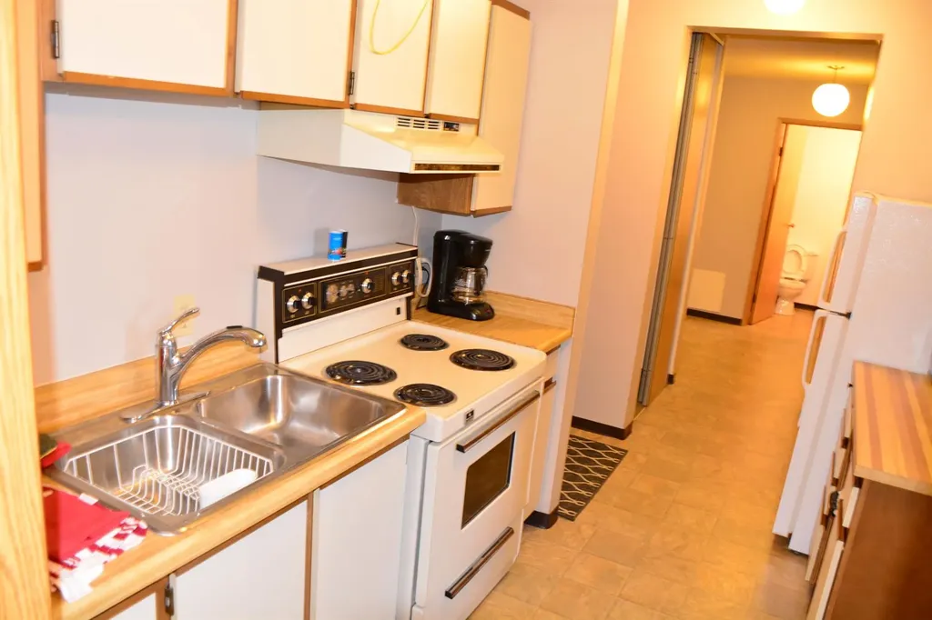 10118 100 Avenue Peace River AB T8S1R3