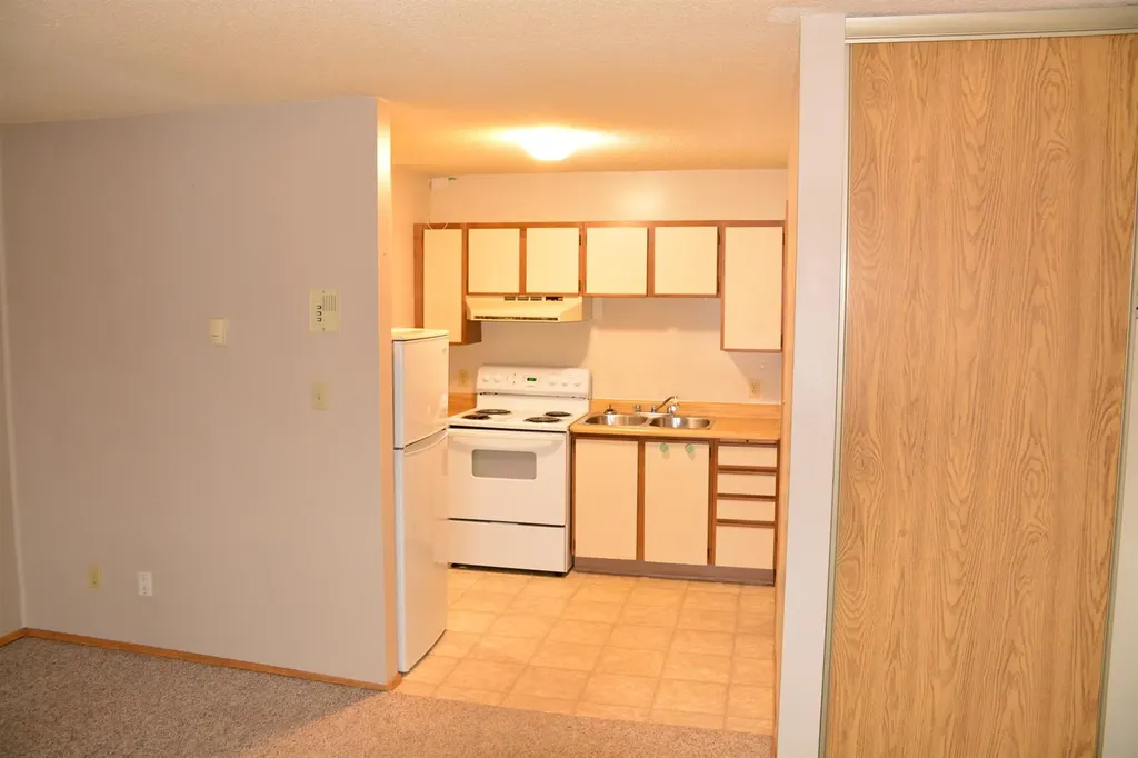 10118 100 Avenue Peace River AB T8S1R3