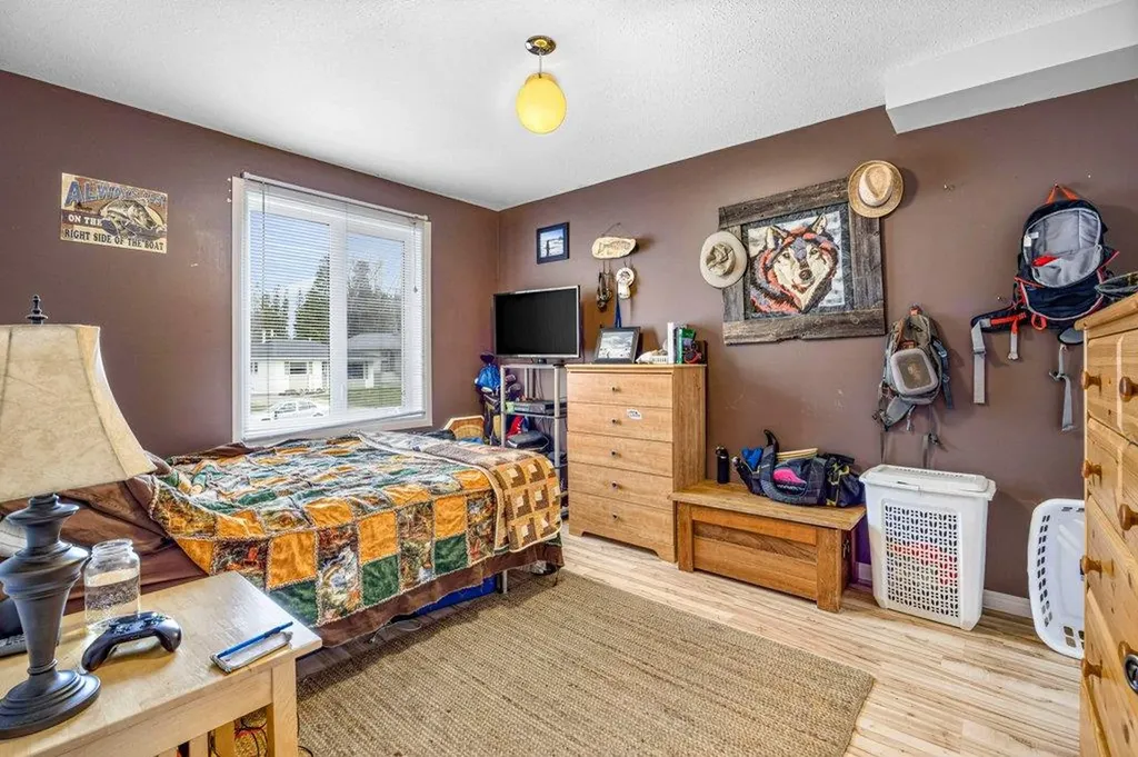 412 Cougar Street Banff AB T1L1A1