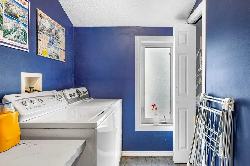 412 Cougar Street Banff AB T1L1A1