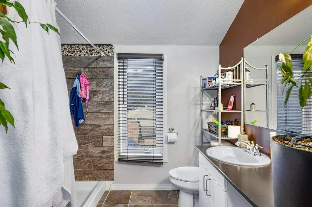 412 Cougar Street Banff AB T1L1A1