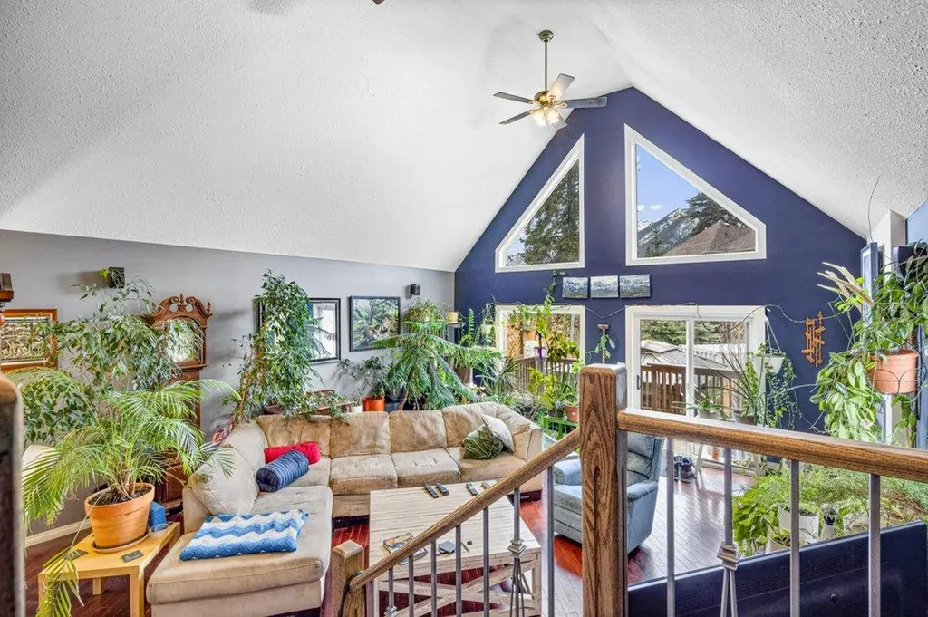 412 Cougar Street Banff AB T1L1A1