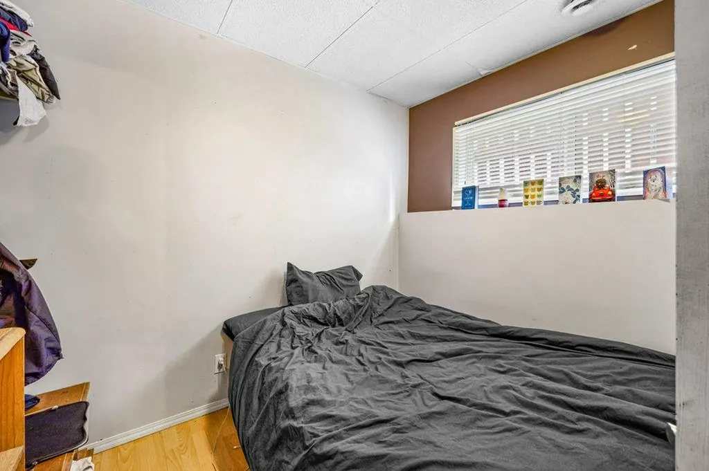 412 Cougar Street Banff AB T1L1A1
