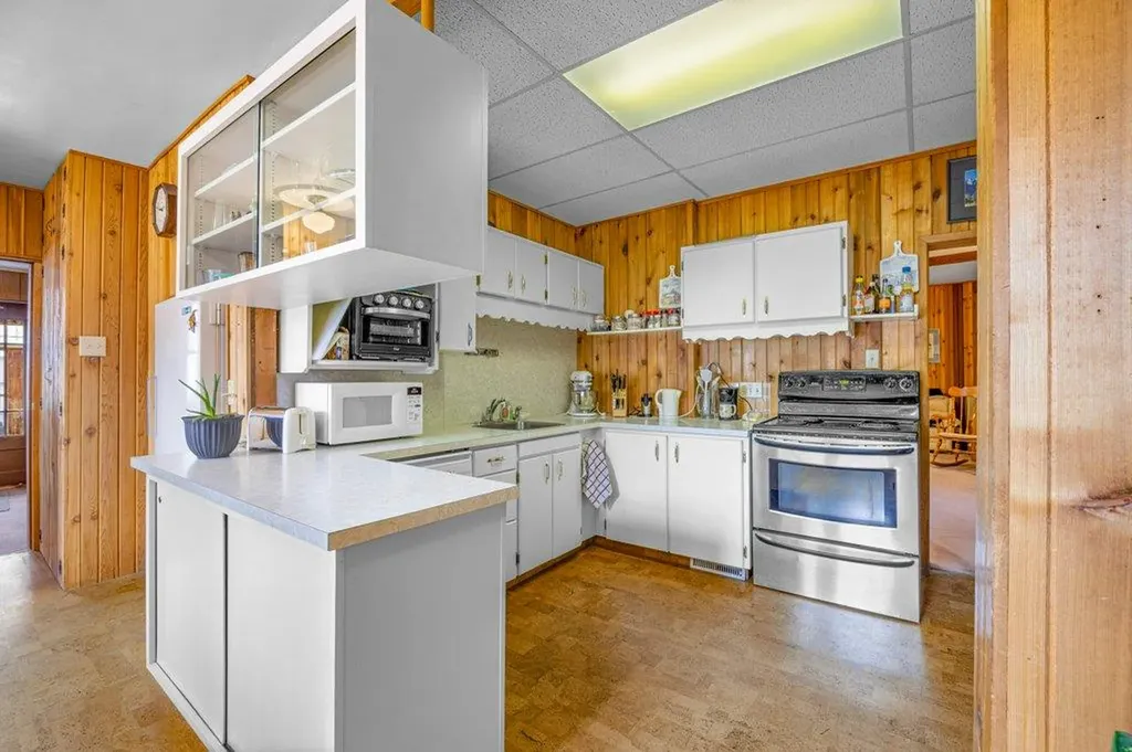412 Cougar Street Banff AB T1L1A1