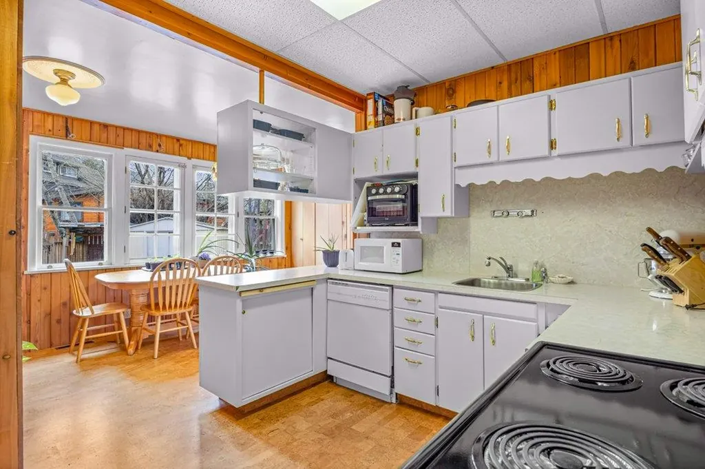 412 Cougar Street Banff AB T1L1A1