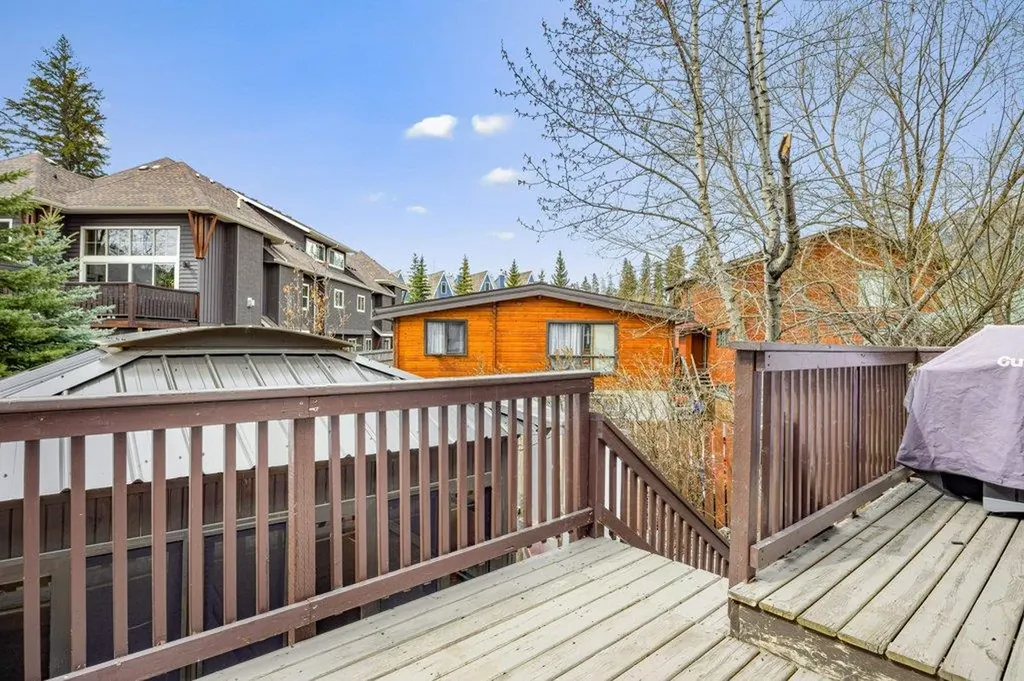 412 Cougar Street Banff AB T1L1A1