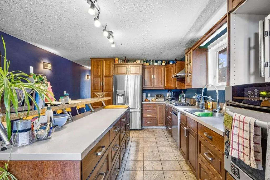 412 Cougar Street Banff AB T1L1A1