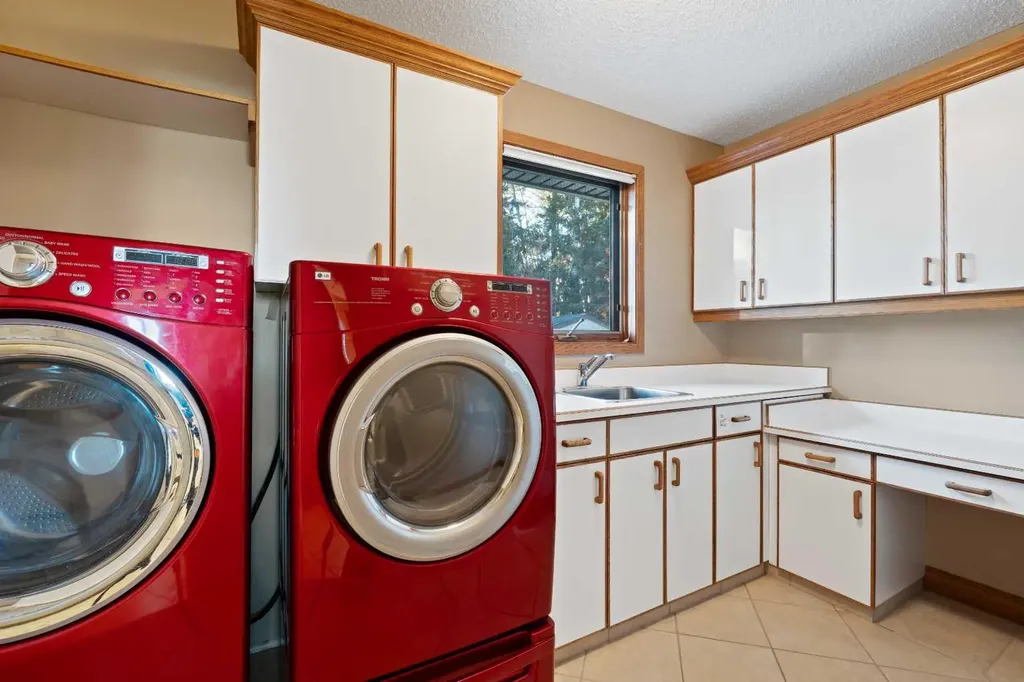 101 Park Drive Whitecourt AB T7S 1S6
