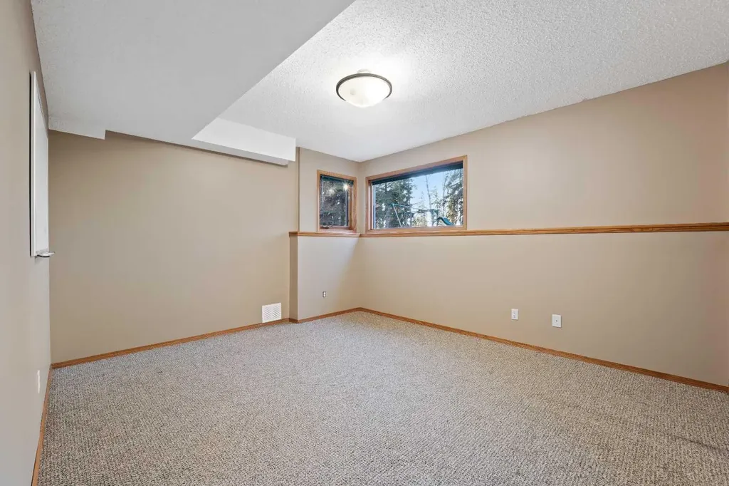 101 Park Drive Whitecourt AB T7S 1S6