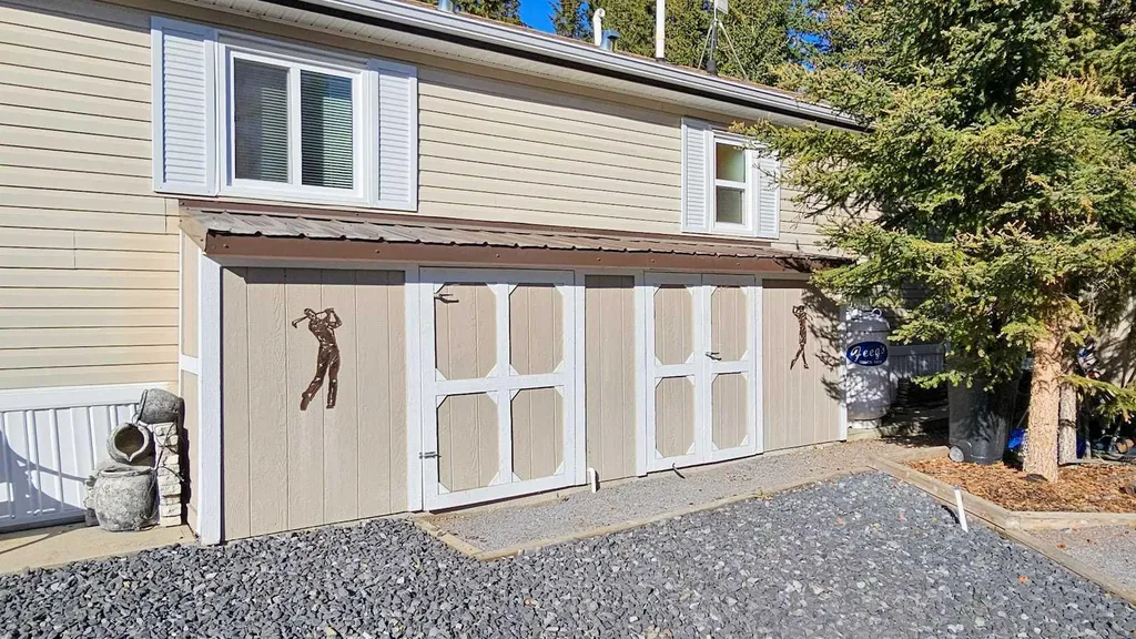 32351 Range Road 55 Rural Mountain View County AB T0M 1X0