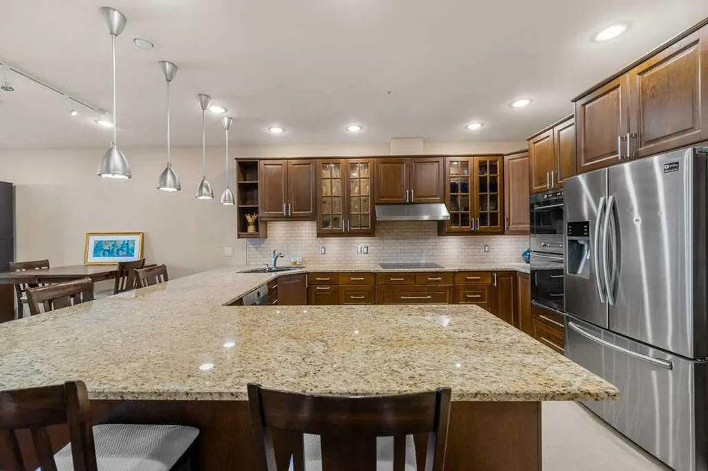 103 10 Avenue NW Calgary AB T2M 0B4