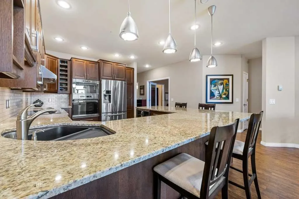 103 10 Avenue NW Calgary AB T2M 0B4