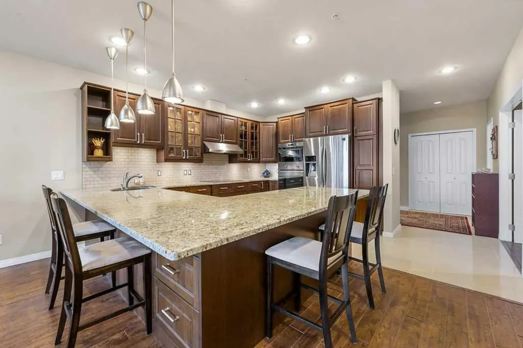 103 10 Avenue NW Calgary AB T2M 0B4