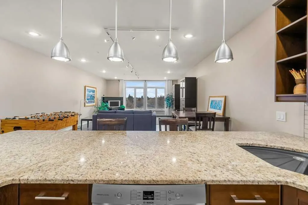 103 10 Avenue NW Calgary AB T2M 0B4