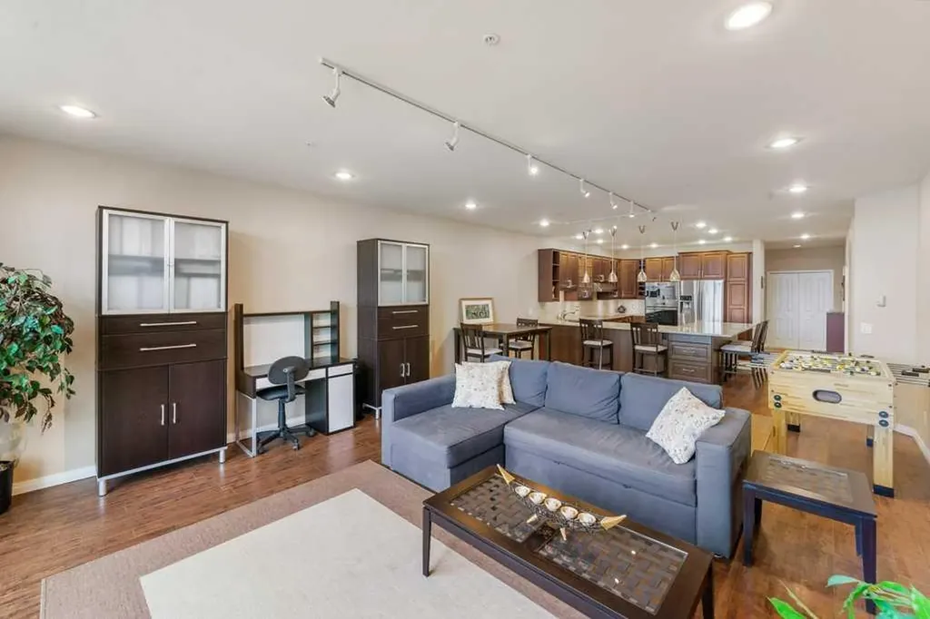 103 10 Avenue NW Calgary AB T2M 0B4