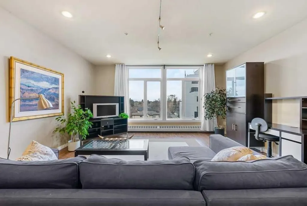 103 10 Avenue NW Calgary AB T2M 0B4