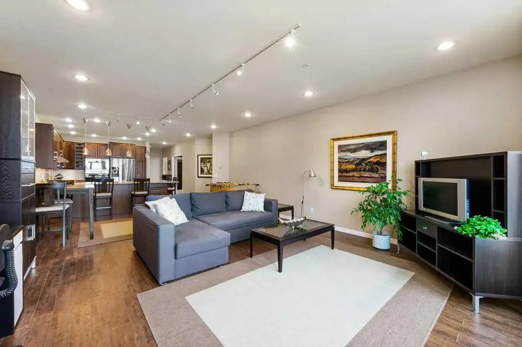 103 10 Avenue NW Calgary AB T2M 0B4