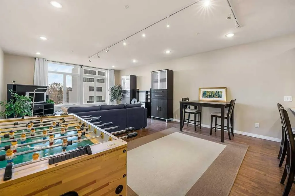 103 10 Avenue NW Calgary AB T2M 0B4