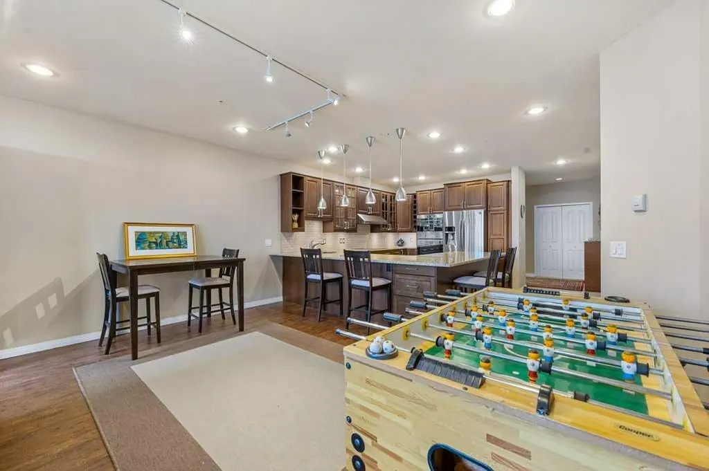 103 10 Avenue NW Calgary AB T2M 0B4