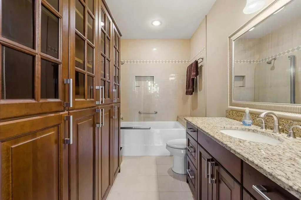 103 10 Avenue NW Calgary AB T2M 0B4