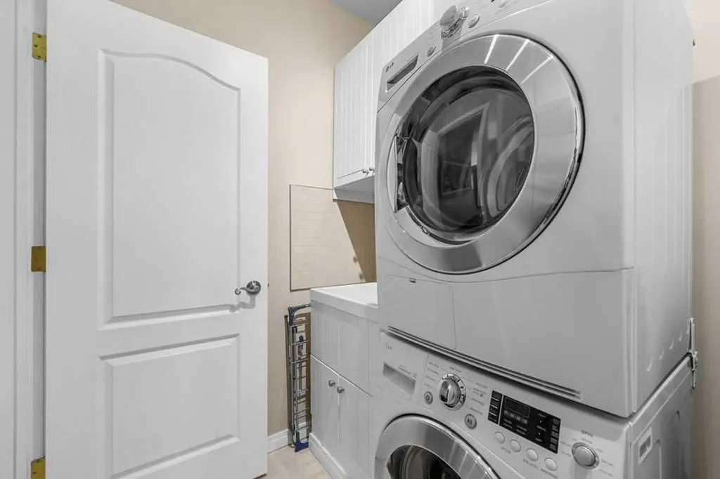 103 10 Avenue NW Calgary AB T2M 0B4