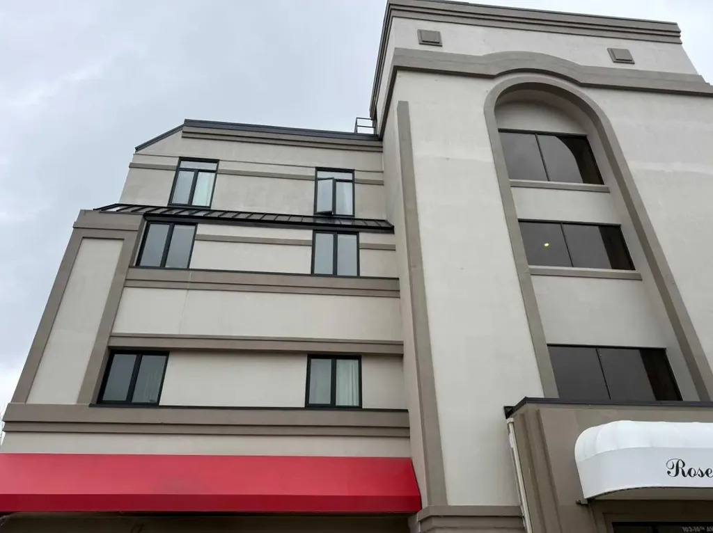 103 10 Avenue NW Calgary AB T2M 0B4