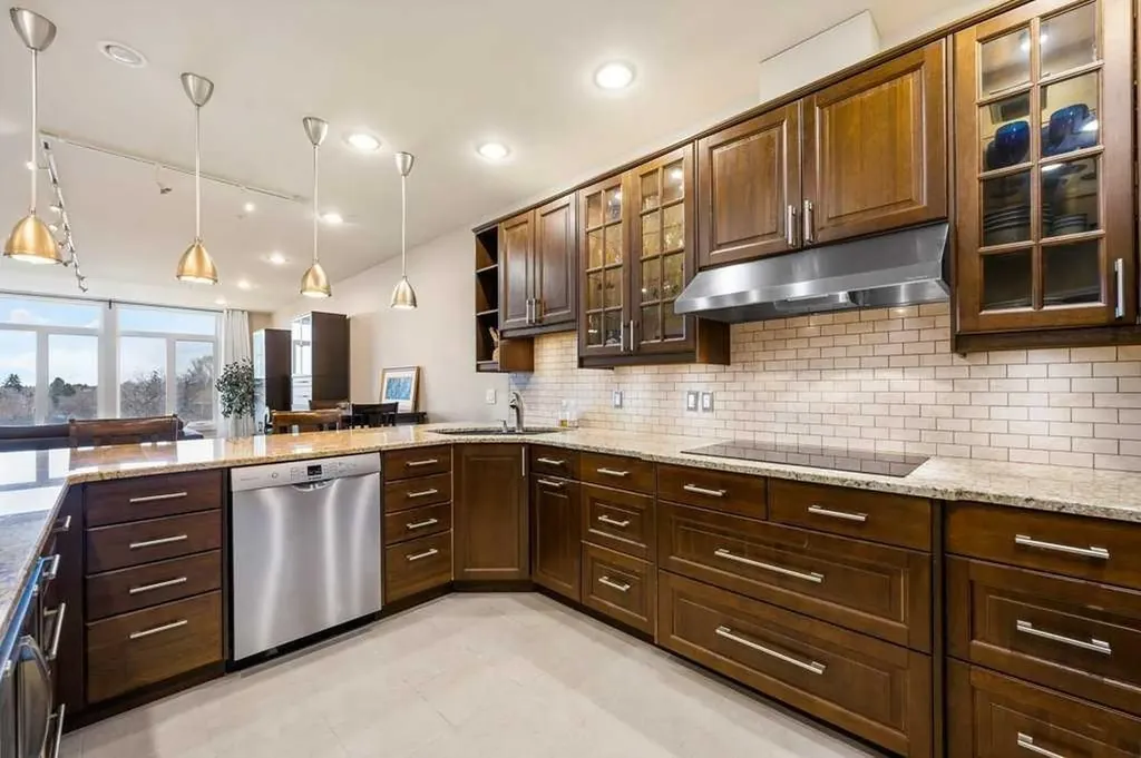 103 10 Avenue NW Calgary AB T2M 0B4