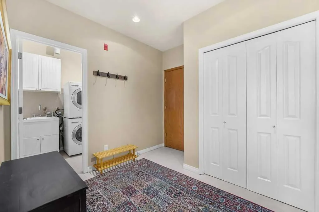 103 10 Avenue NW Calgary AB T2M 0B4
