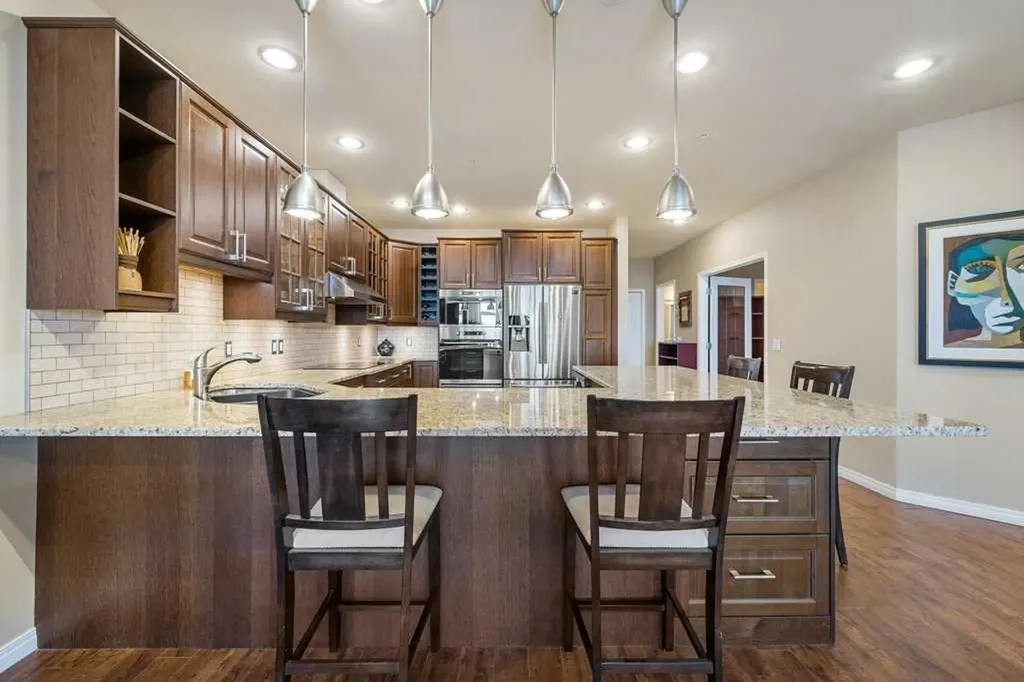 103 10 Avenue NW Calgary AB T2M 0B4