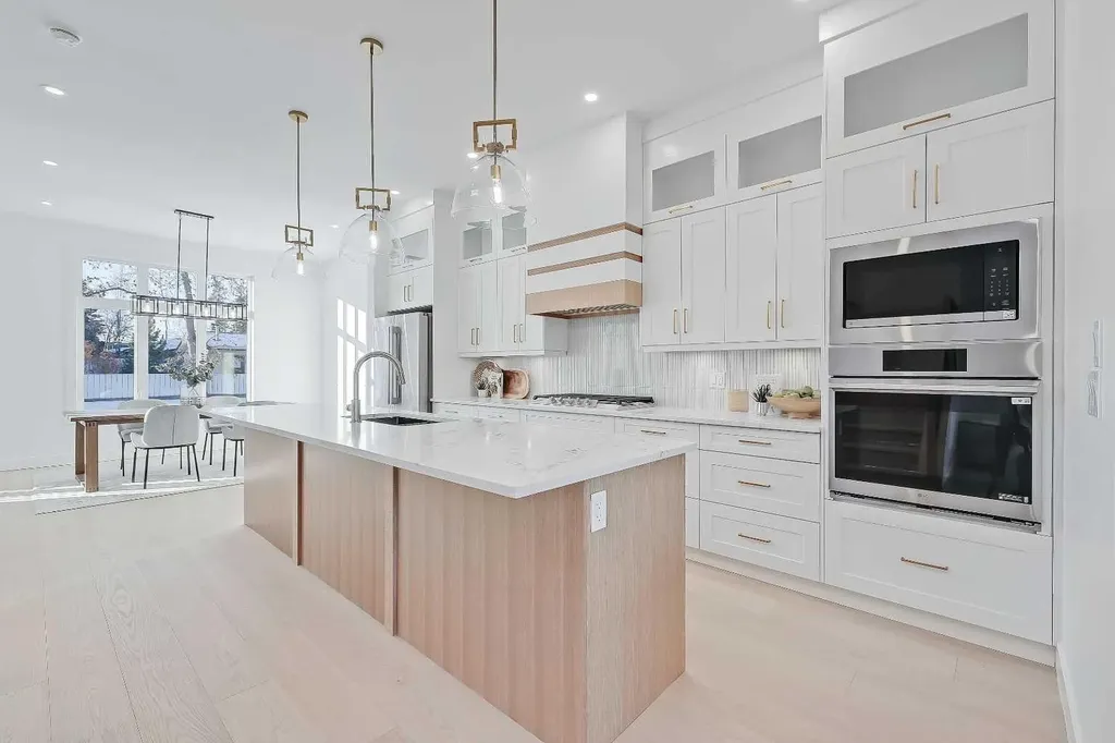 3538 43 Street SW Calgary AB T3E 3P5