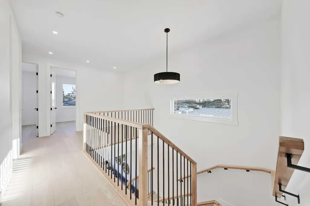 3538 43 Street SW Calgary AB T3E 3P5