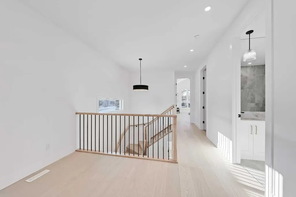 3538 43 Street SW Calgary AB T3E 3P5