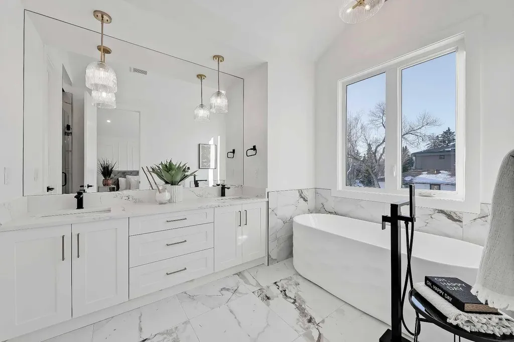 3538 43 Street SW Calgary AB T3E 3P5